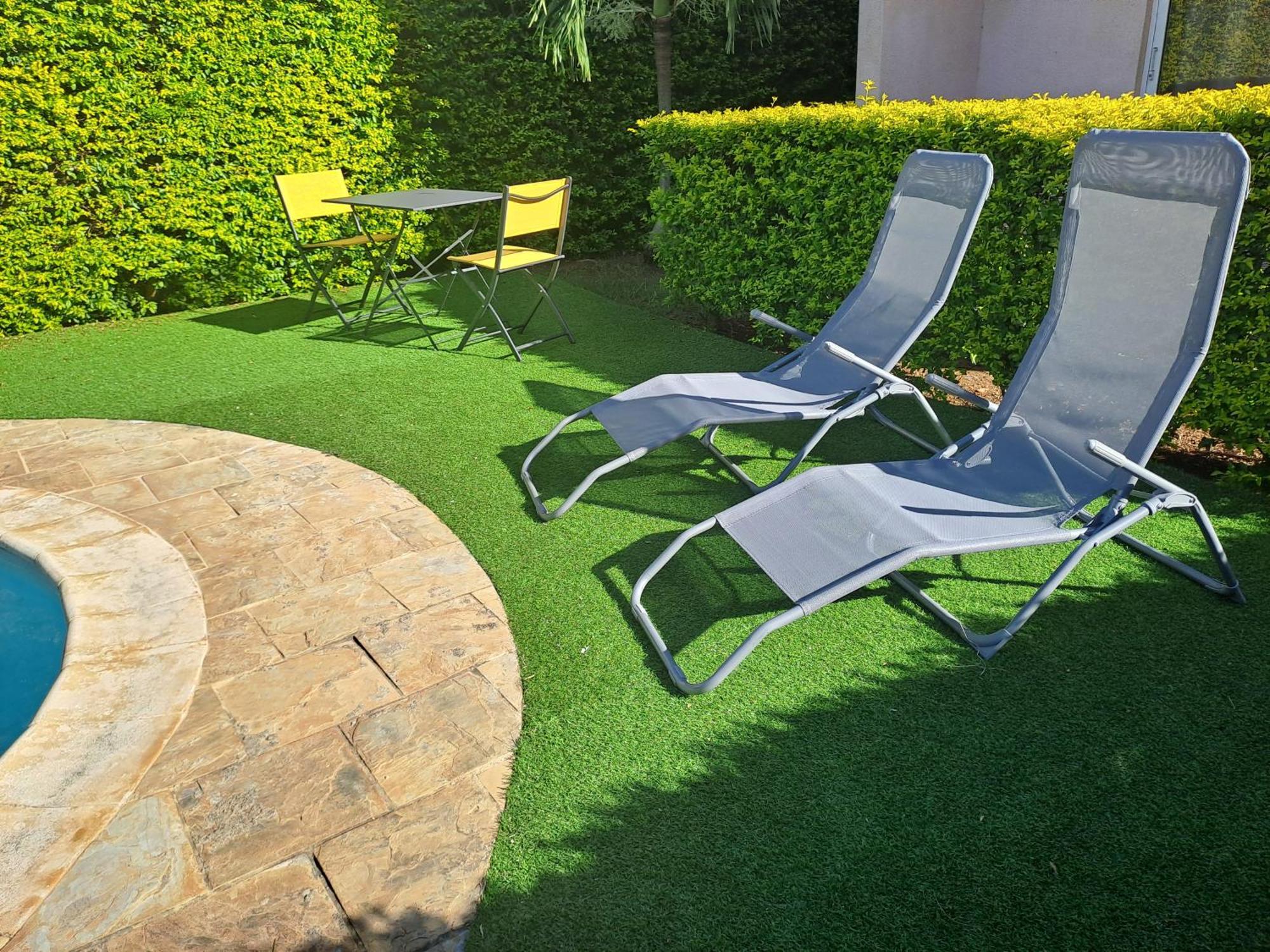 Appartement Paisible Avec Jardin & Piscine Albion Luaran gambar
